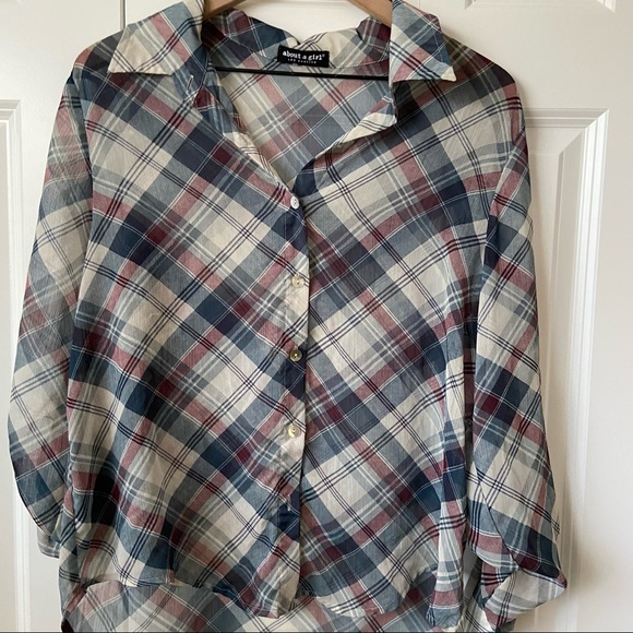 Button Top - Picture 2 of 6